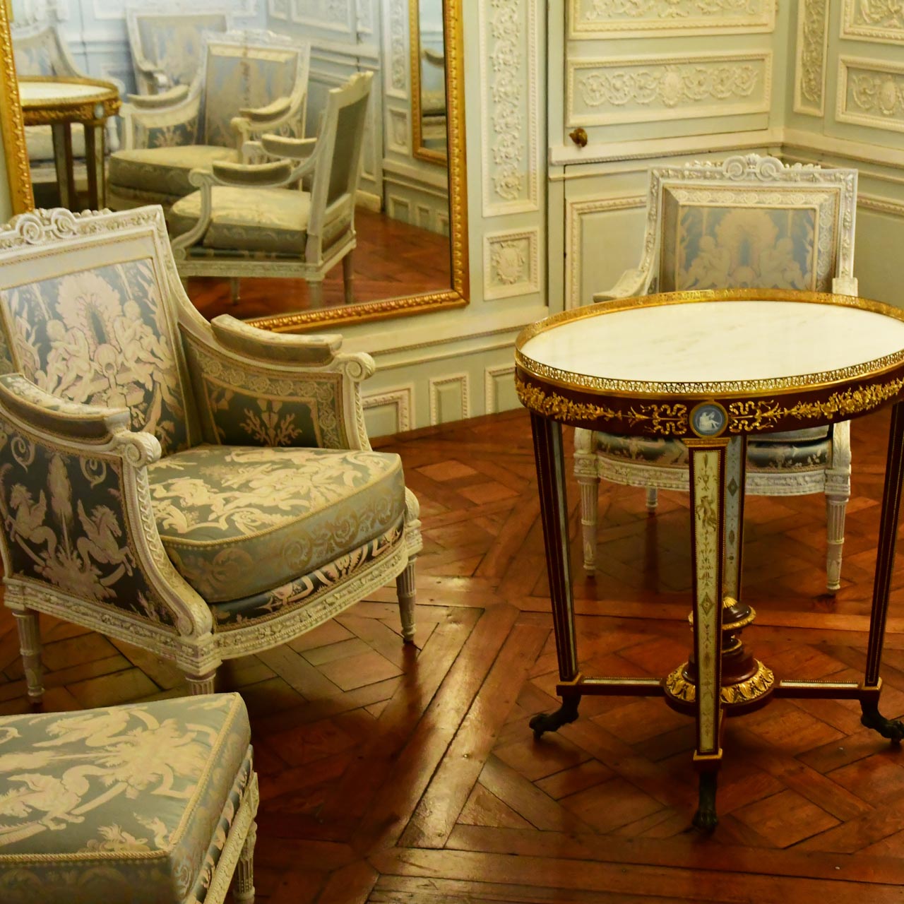 boudoir dos espelhos móveis do petit trianon de versalhes