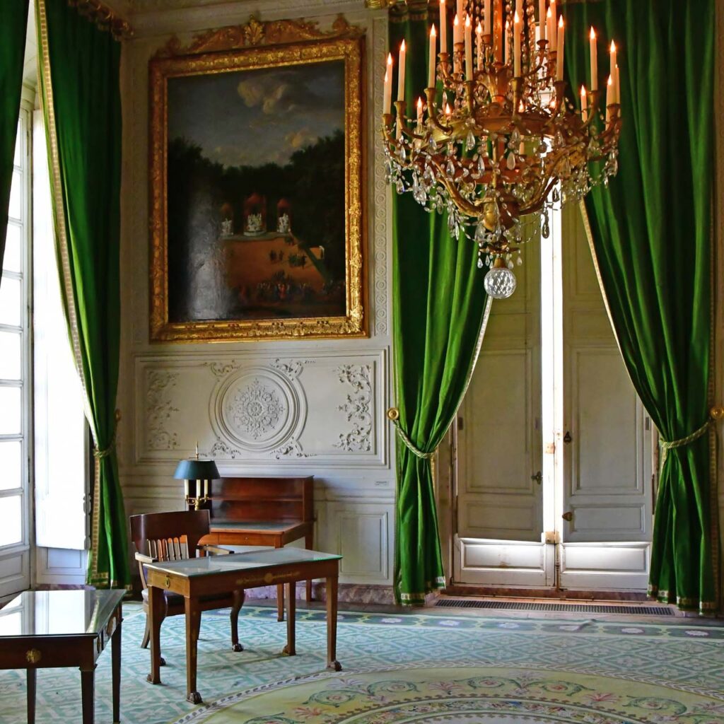 sala de mapas do imperador grande trianon palacio de versalhes
