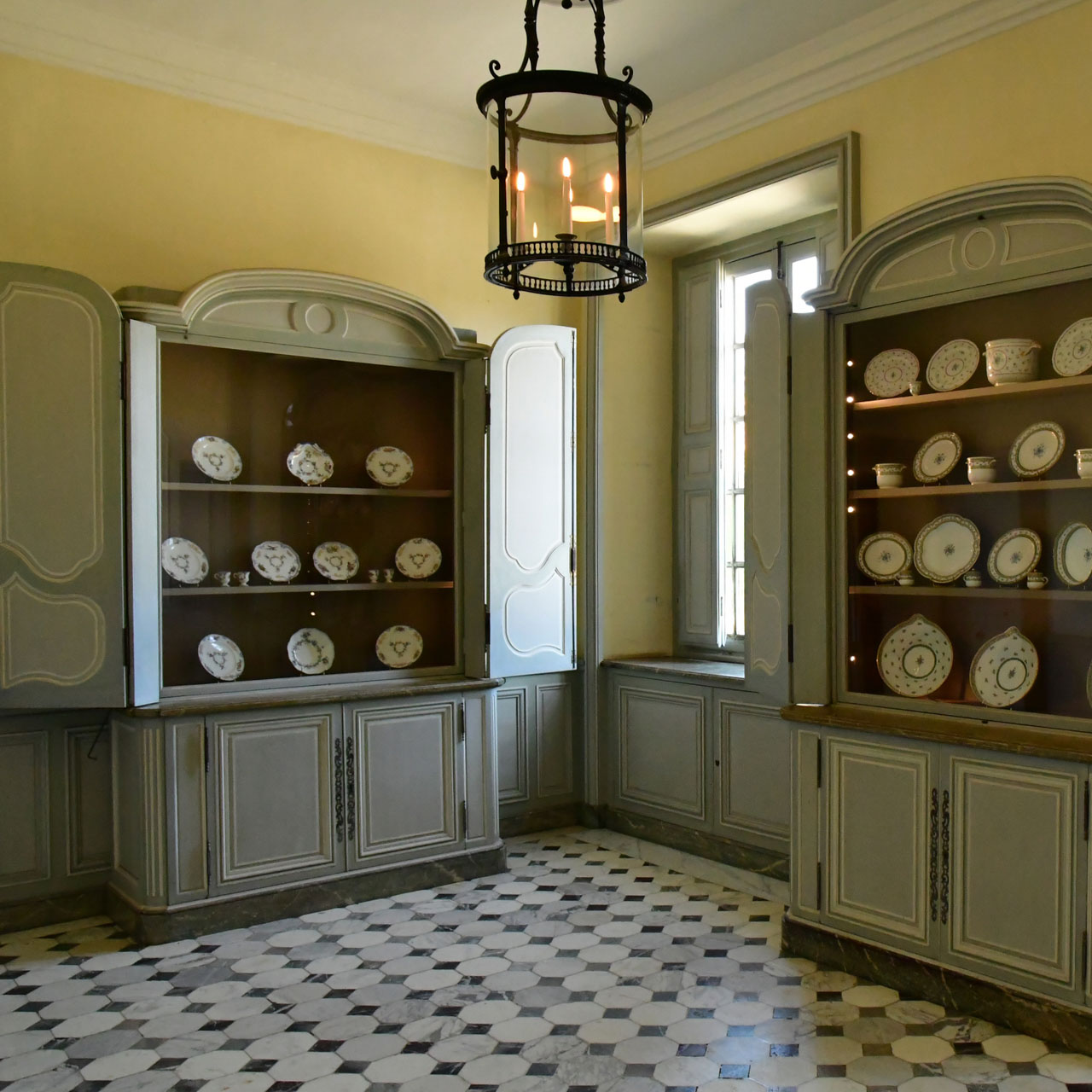 sala de talheres do petit trianon de versalhes